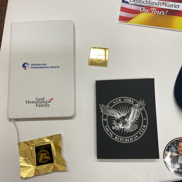 Trump  memoribilia. - Picture 4 of 7